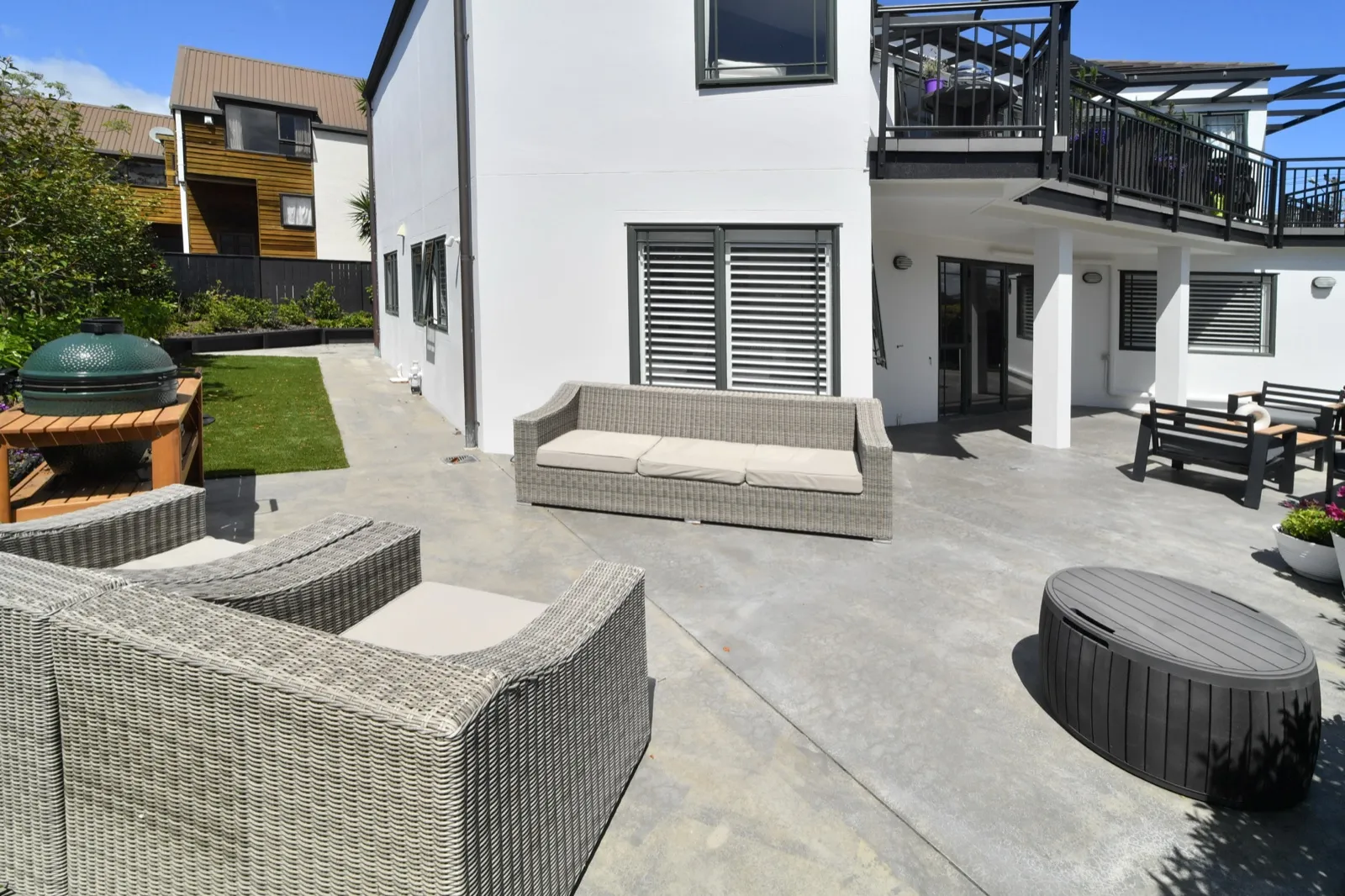 Concrete patio adjoining a contemporary Auckland home